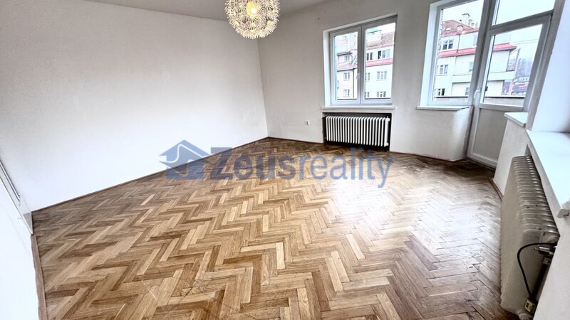 2+1/balkon/komora/95m2/Na veselí/Nusle/Praha 4/částečně zařízeno/u tramvaje a metro