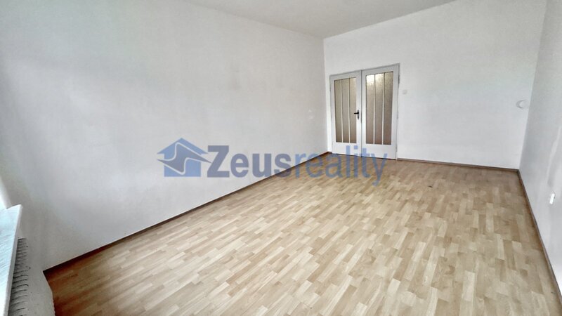 2+1/balkon/komora/95m2/Na veselí/Nusle/Praha 4/částečně zařízeno/u tramvaje a metro