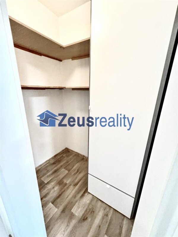 1+KK/komora/30m2/Praha 4/Chodov/Samohelova/zařízen částečně