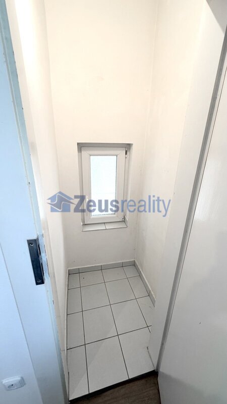 2+KK/komora/50m2/Praha 4/Michle/Pelhřimovská/dva samostatné pokoje/po rekonstrukci/částečně zařízen/u metra