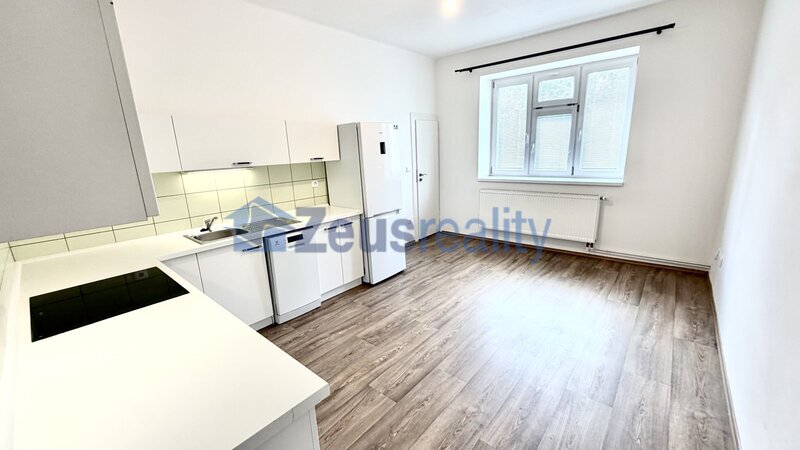 2+KK/komora/50m2/Praha 4/Michle/Pelhřimovská/dva samostatné pokoje/po rekonstrukci/částečně zařízen/u metra