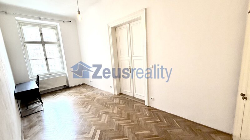 2+1/70m2/Školská/Nové město/Praha 1/po rekonstrukci/zařízen /