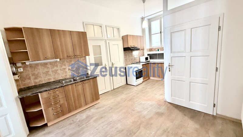 2+1/70m2/Školská/Nové město/Praha 1/po rekonstrukci/zařízen /