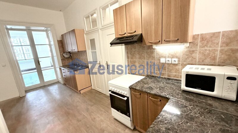 2+1/70m2/Školská/Nové město/Praha 1/po rekonstrukci/zařízen /