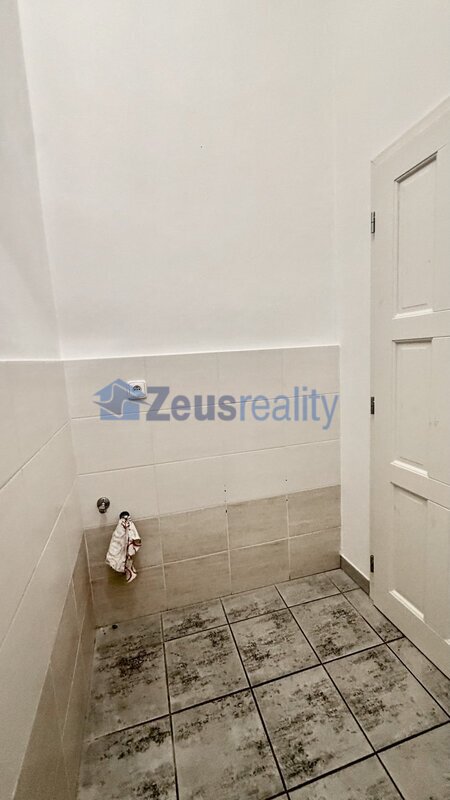 2+1/70m2/Školská/Nové město/Praha 1/po rekonstrukci/zařízen /