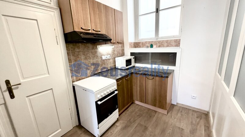 2+1/70m2/Školská/Nové město/Praha 1/po rekonstrukci/zařízen /