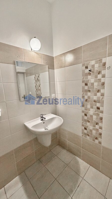 2+1/70m2/Školská/Nové město/Praha 1/po rekonstrukci/zařízen /