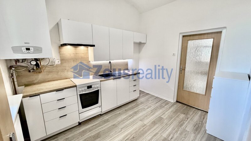2+KK/55m2/Praha 3/Žižkov/Seifertova/zařízen částečně/u tramvaje/blízko centra/