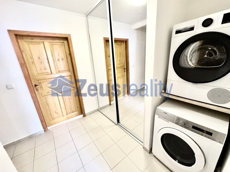 4+KK/123m2 + terasa 35m2/Fráni Šrámka/Praha 5/Smíchov/zařízen částečně