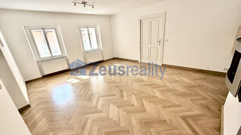 3+1/100m2/balkon/Jánská/Staré město/Praha 1/zařízen částečně