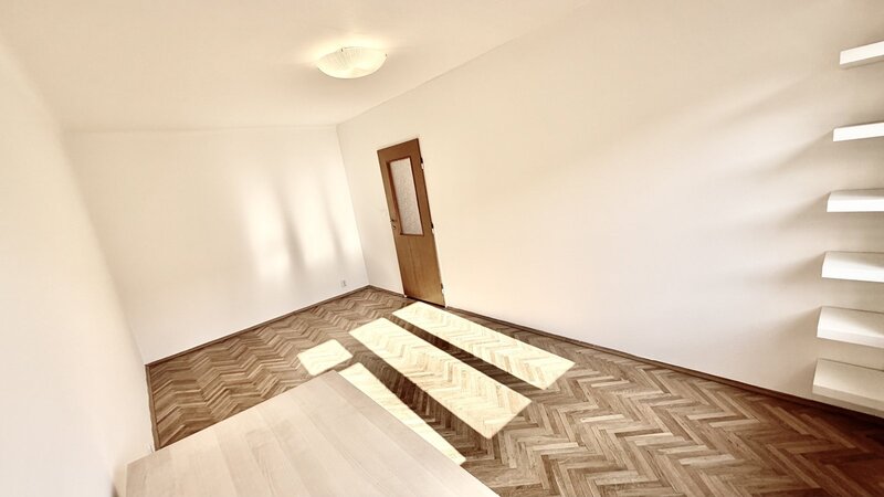 3+1/terasa/117m2/Grafická/Smíchov/Praha 5/částečně vybaven