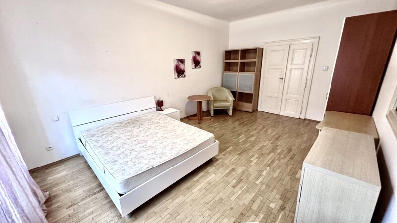 2+KK/41m2/Plzeňská/Smíchov/Praha 5/zařízen/blízko METRA stanice Anděl/po rekonstrukci/