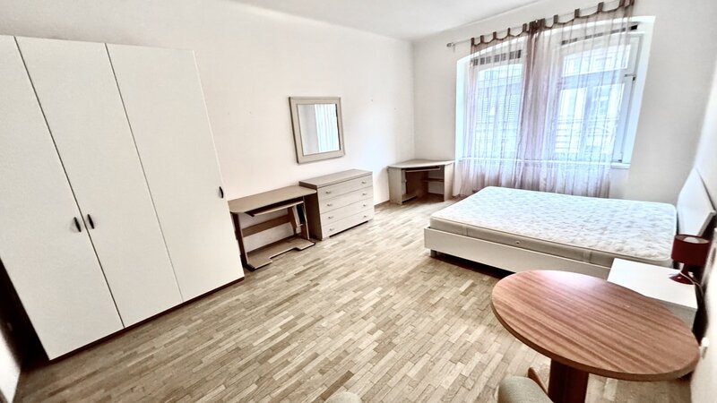 2+KK/41m2/Plzeňská/Smíchov/Praha 5/zařízen/blízko METRA stanice Anděl/po rekonstrukci/