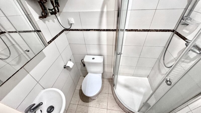 2+KK/41m2/Plzeňská/Smíchov/Praha 5/zařízen/blízko METRA stanice Anděl/po rekonstrukci/