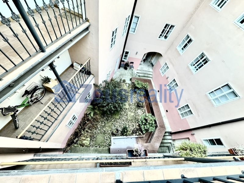 4+KK/115m2/balkon/Jánská/Staré město/Praha 1/zařízen částečně