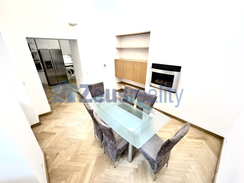 4+KK/115m2/balkon/Jánská/Staré město/Praha 1/zařízen částečně