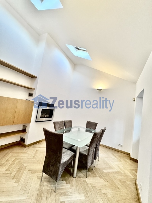 4+KK/115m2/balkon/Jánská/Staré město/Praha 1/zařízen částečně