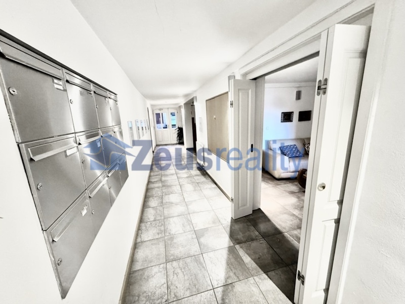 4+KK/115m2/balkon/Jánská/Staré město/Praha 1/zařízen částečně