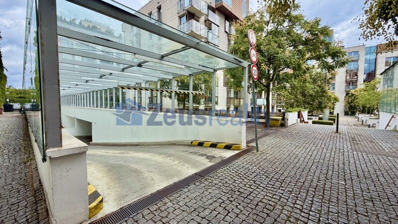 Garážové stání/13m2/Korunní/Vinohrady/Praha 10/