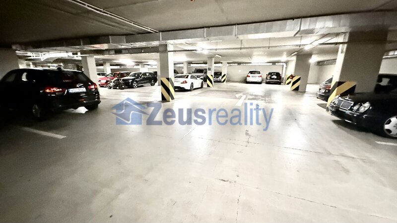 Garážové stání/13m2/Korunní/Vinohrady/Praha 10/