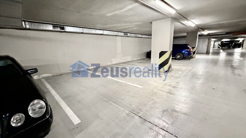 Garážové stání/13m2/Korunní/Vinohrady/Praha 10/