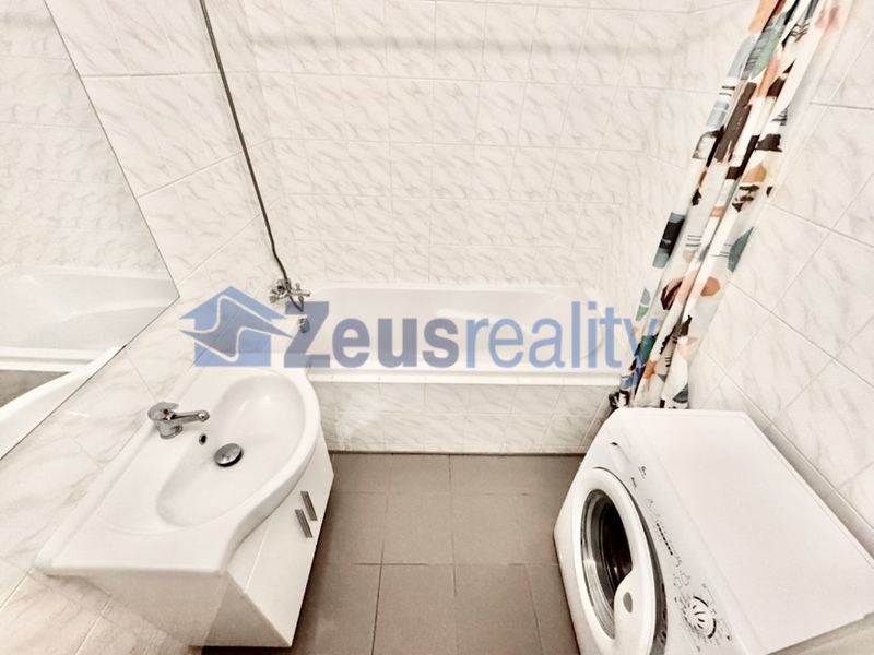2+1/2xbalkon/61m2/Praha 5/Hlubočepy/Prosluněná/samostatné pokoje/po rekonstrukci/částečně zařízen