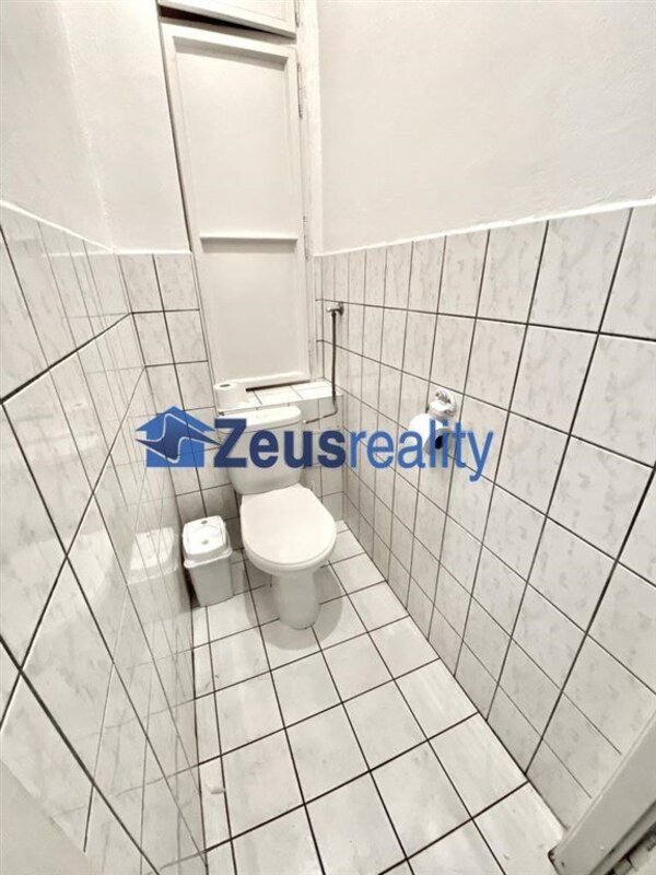 Kanceláře/1místnosti/27,40m2/Kaprova/Praha 1/Staré město/nezařízeno