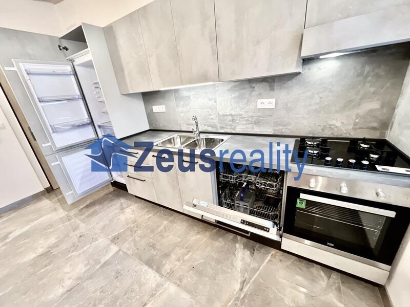 2+KK/42m2/balkon/Plzeňská/Praha 5/Smíchov/zařízen komplet