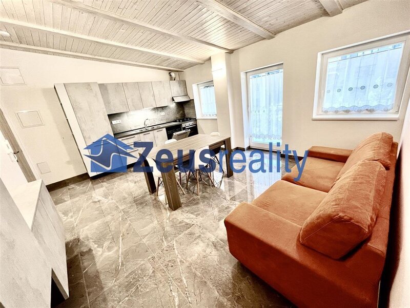 2+KK/42m2/balkon/Plzeňská/Praha 5/Smíchov/zařízen komplet