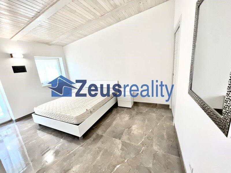 2+KK/42m2/balkon/Plzeňská/Praha 5/Smíchov/zařízen komplet