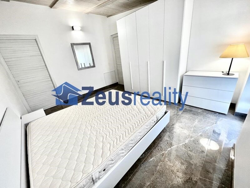 2+KK/42m2/balkon/Plzeňská/Praha 5/Smíchov/zařízen komplet