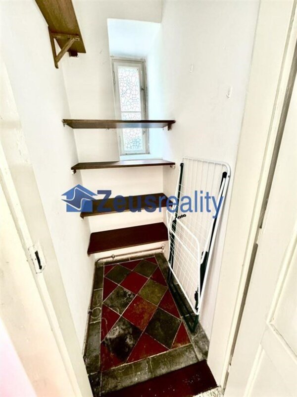 2+KK/komora/42m2/Slovinská/Vršovice/Praha 10 /částečně vybaven/