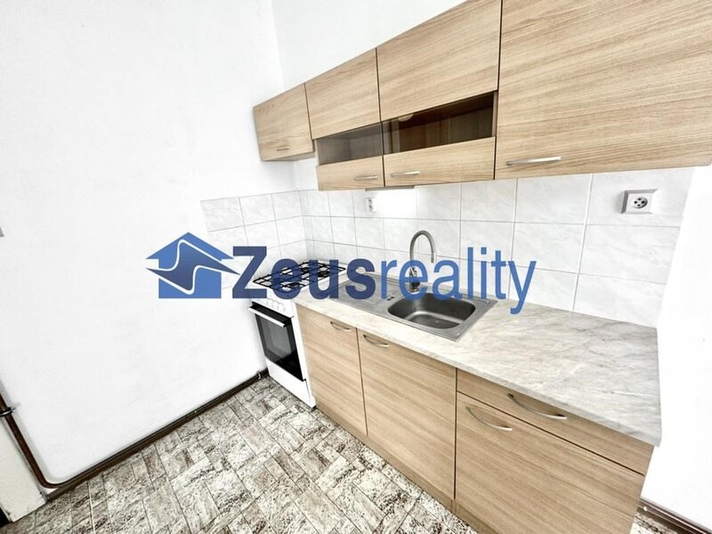 2+KK/komora/42m2/Slovinská/Vršovice/Praha 10 /částečně vybaven/