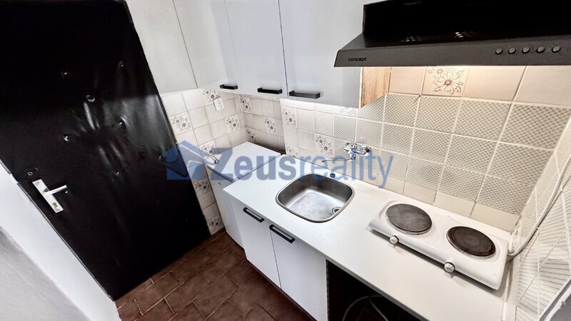 1+KK/26m2/Ronkova/Praha 8/částečně zařízen/