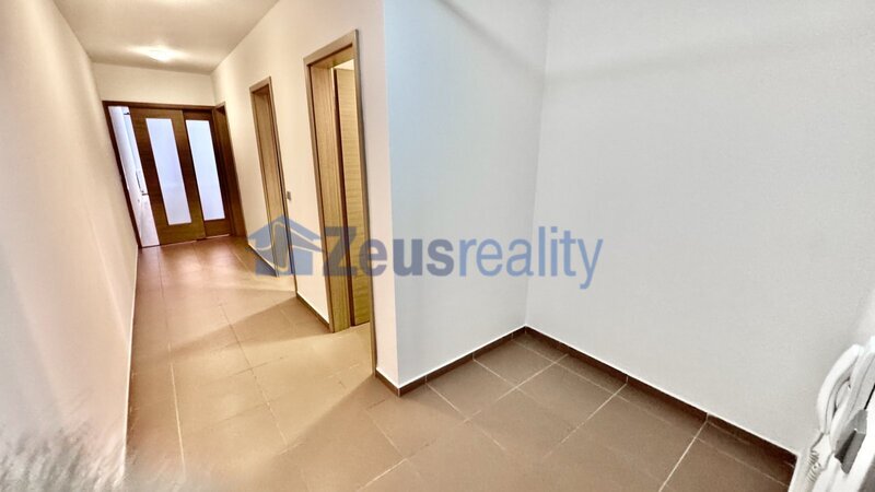 3+KK/85m2 + terasa s předzahrádkou 45m2/parkovací stání/Praha 5/Smíchov/Na Popelce/částečně zařízen/