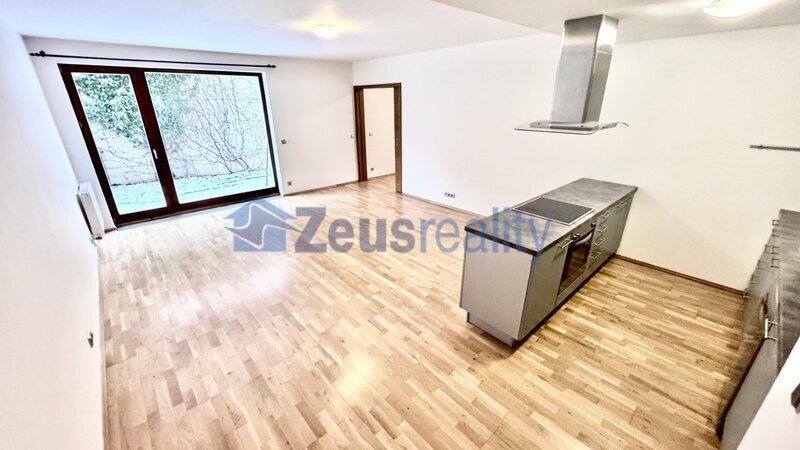 3+KK/85m2 + terasa s předzahrádkou 45m2/parkovací stání/Praha 5/Smíchov/Na Popelce/částečně zařízen/