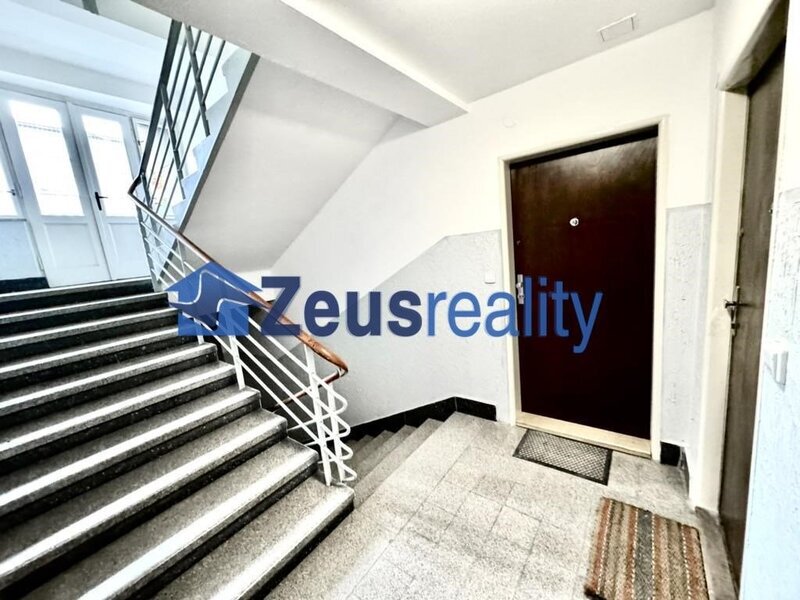 2+1/50m2/balkon společný/V olšinách/Strašnice/Praha 10/blízko metra