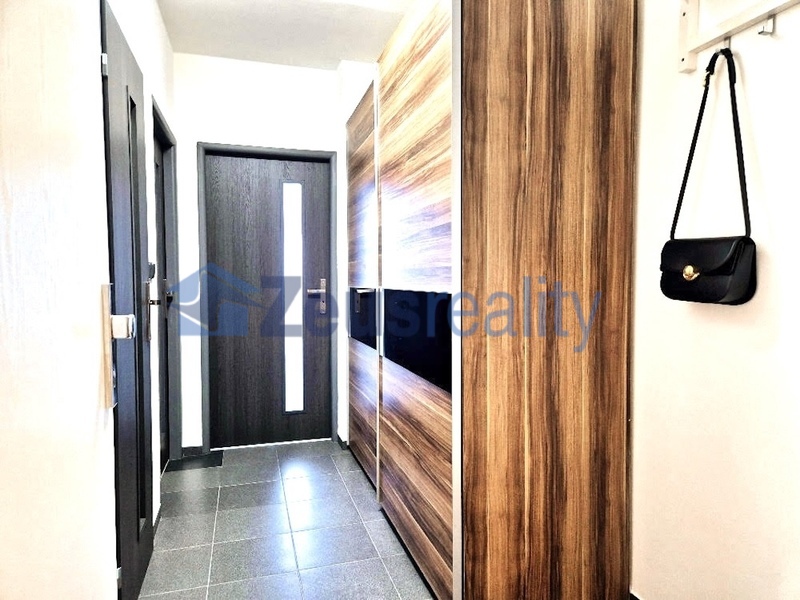 2+KK/balkon/54m2/Slévačská/Praha 9/Hloubětín/zařízen částečně/