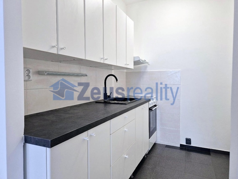 2+KK/balkon/54m2/Slévačská/Praha 9/Hloubětín/zařízen částečně/