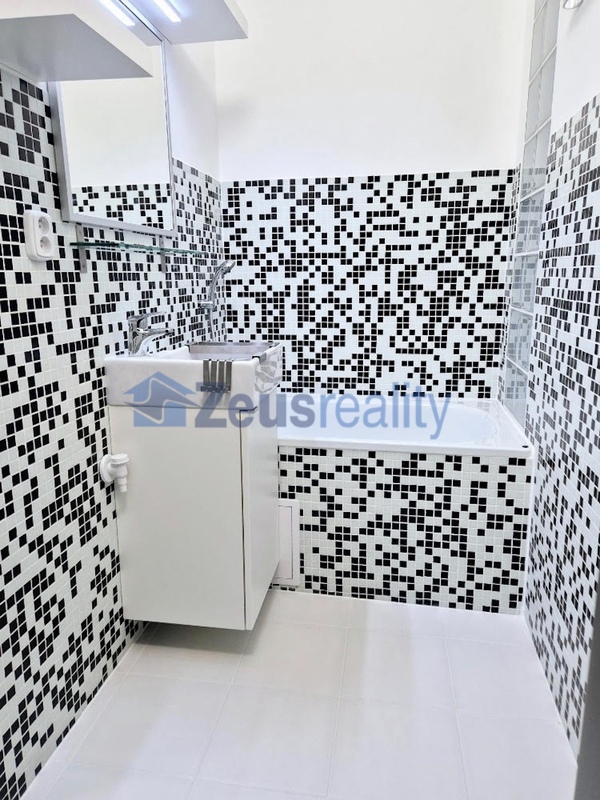 2+KK/balkon/54m2/Slévačská/Praha 9/Hloubětín/zařízen částečně/